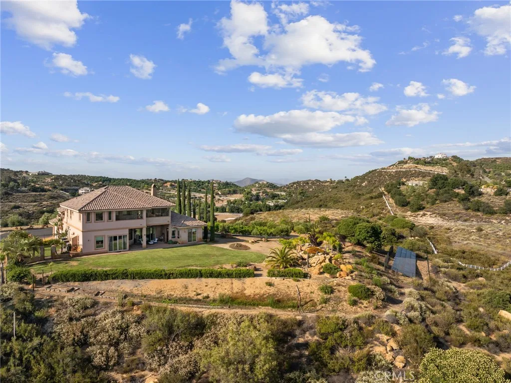 37654 Calle De Lobo, Murrieta, California 92562 home-pic-9