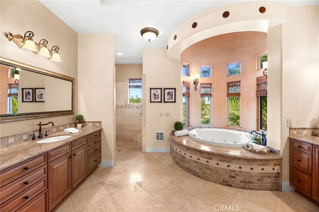 37654 Calle De Lobo, Murrieta, California 92562 home-pic-32