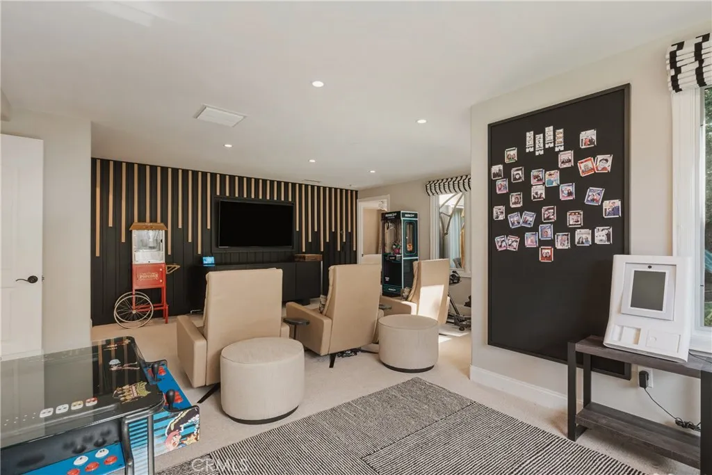 18162 Stratford Circle, Villa Park, California 92861 home-pic-31