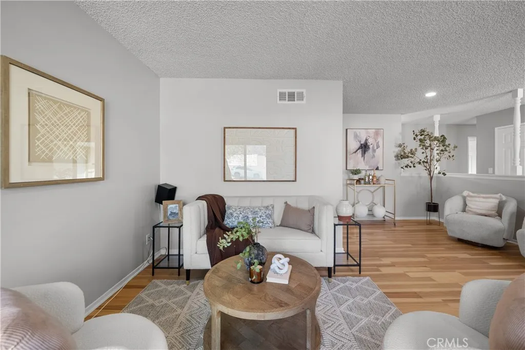 27939 Honeycomb, Saugus, California 91350 home-pic-5
