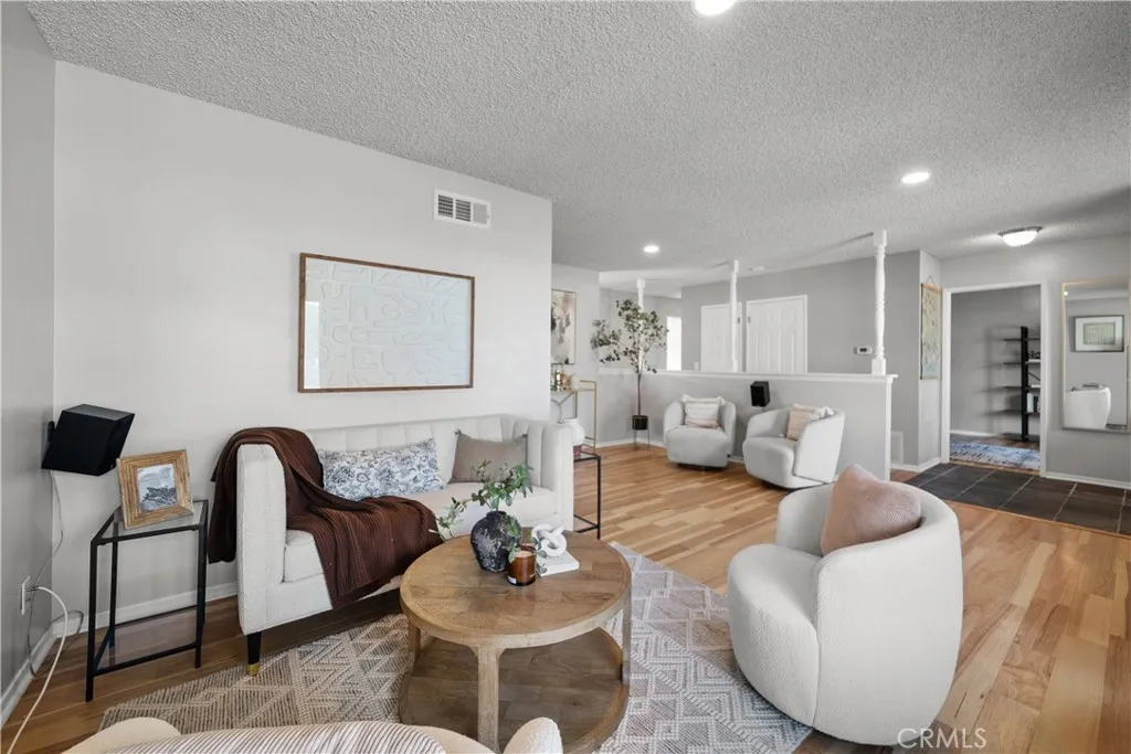 27939 Honeycomb, Saugus, California 91350 home-pic-4