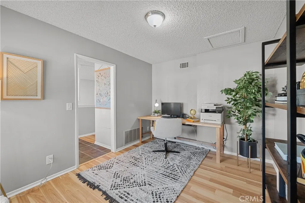 27939 Honeycomb, Saugus, California 91350 home-pic-19