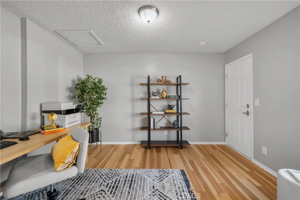 27939 Honeycomb, Saugus, California 91350 home-pic-17
