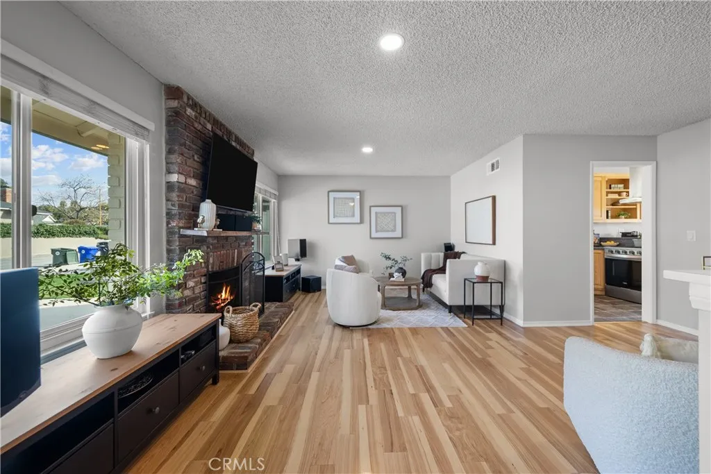 27939 Honeycomb, Saugus, California 91350 home-pic-10