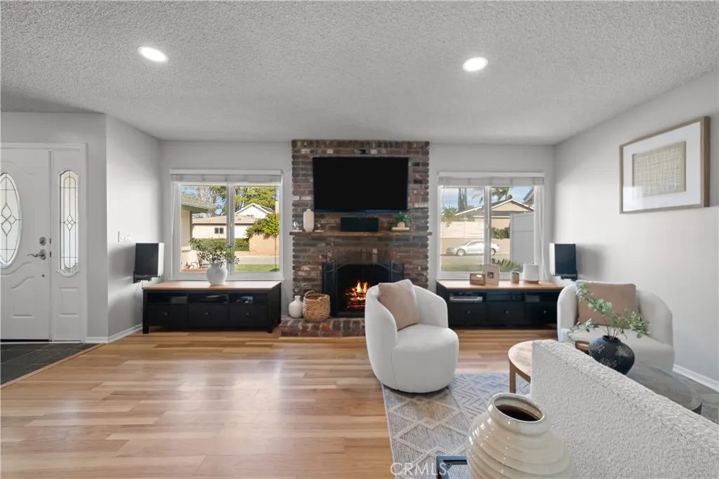 27939 Honeycomb, Saugus, California 91350 home-pic-3