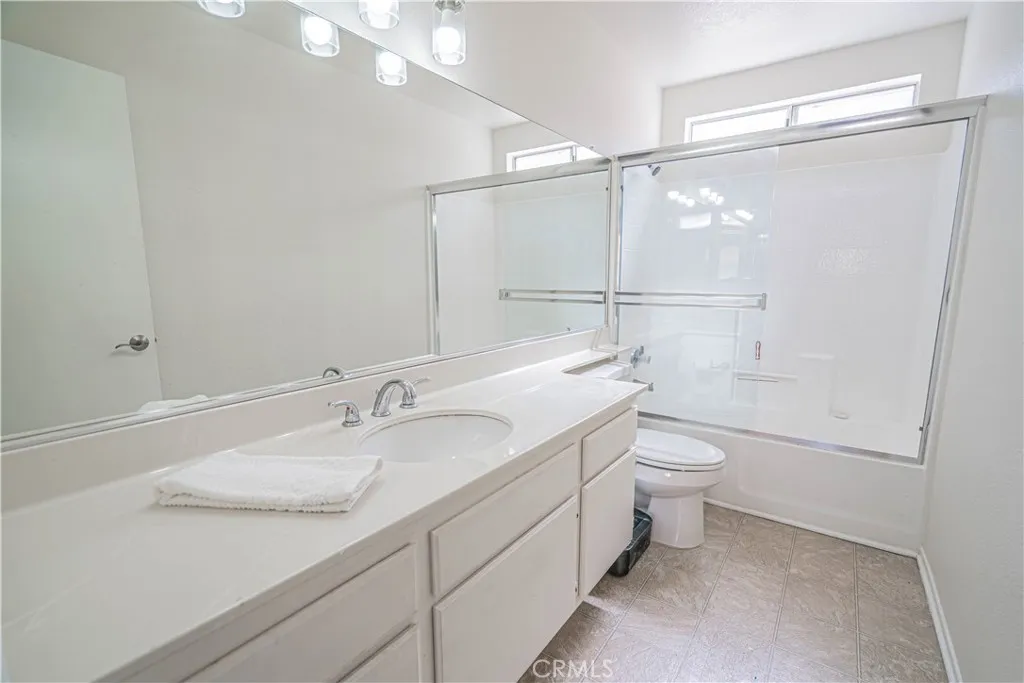 18834 Vista Del Canon, Newhall, California 91321 home-pic-15