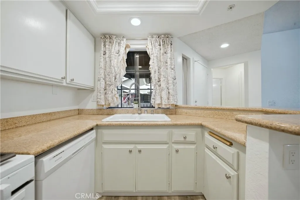 1774 Shady Oaks Court 116, Azusa, California 91702 home-pic-10