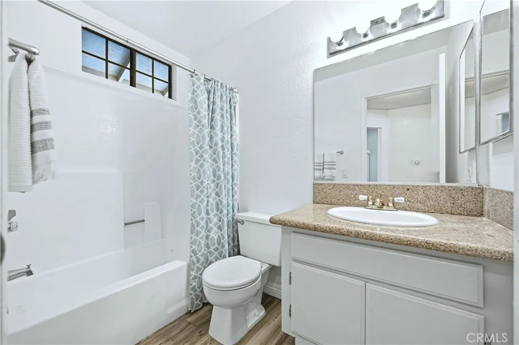 1774 Shady Oaks Court 116, Azusa, California 91702 home-pic-21