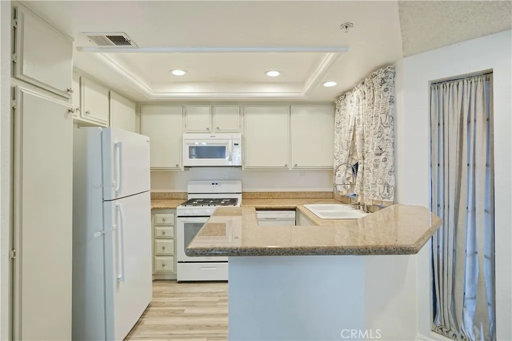 1774 Shady Oaks Court 116, Azusa, California 91702 home-pic-11