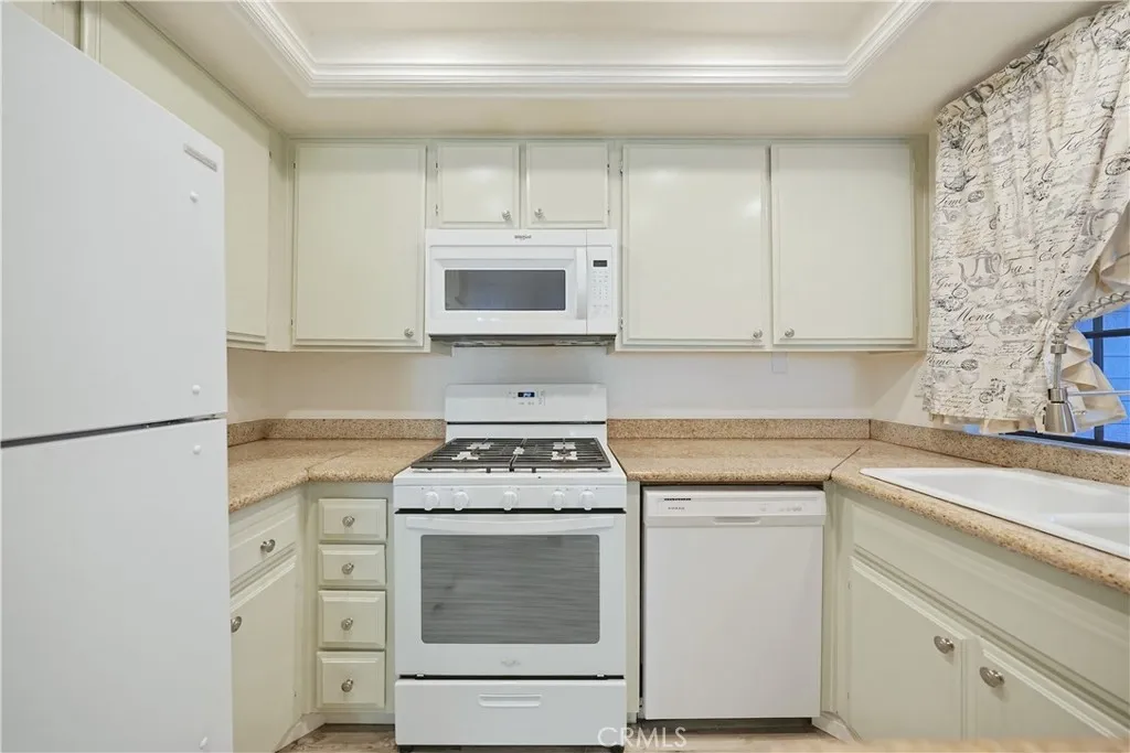 1774 Shady Oaks Court 116, Azusa, California 91702 home-pic-8