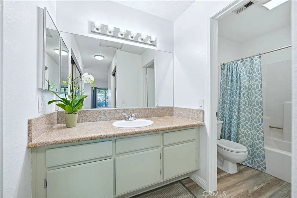 1774 Shady Oaks Court 116, Azusa, California 91702 home-pic-17
