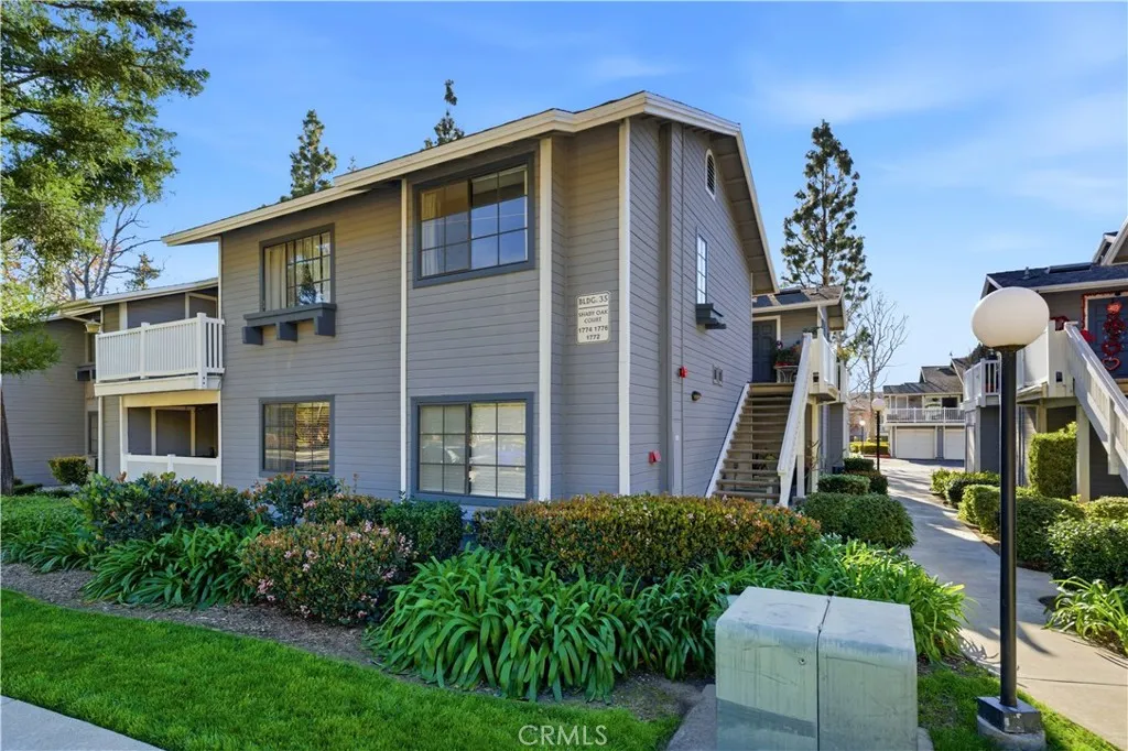 1774 Shady Oaks Court 116, Azusa, California 91702 home-pic-1