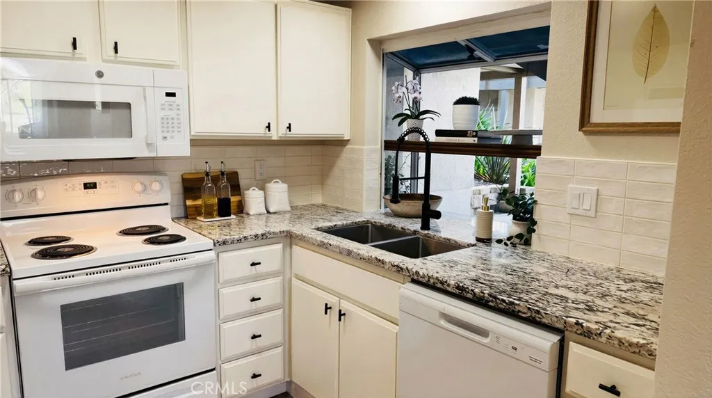 18 Corniche Dr. B, Dana Point, California 92629 home-pic-12