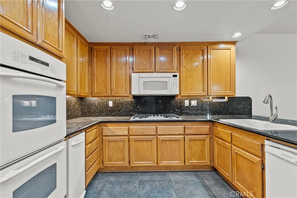 24436 Hampton Drive C, Valencia, California 91355 home-pic-17