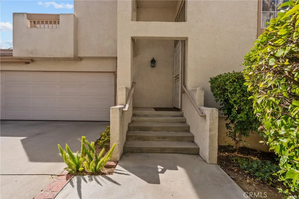 24436 Hampton Drive C, Valencia, California 91355 home-pic-3