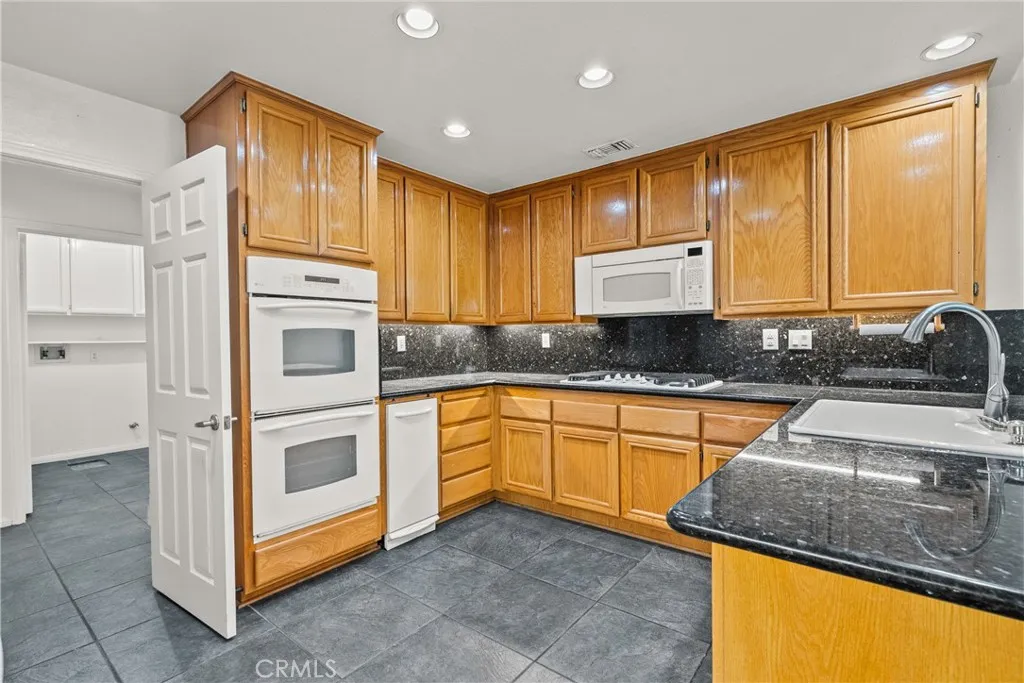24436 Hampton Drive C, Valencia, California 91355 home-pic-16