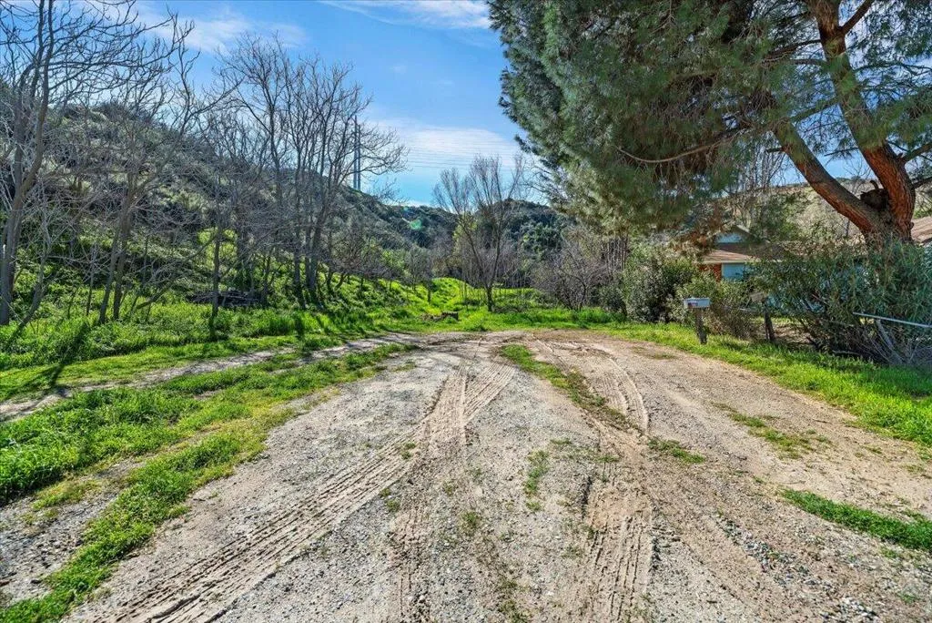 31500 Lake Shore Drive, Redlands, California 92373 home-pic-22