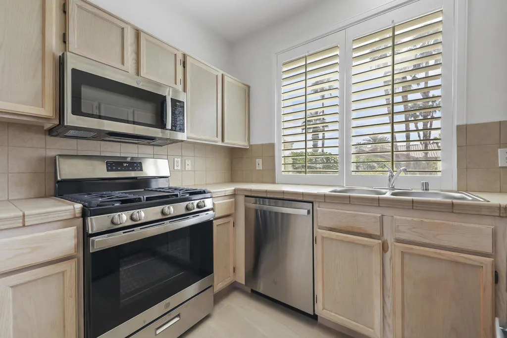 16 KITCHEN