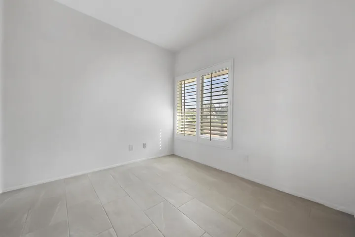 34 DEN : 2ND BEDROOM