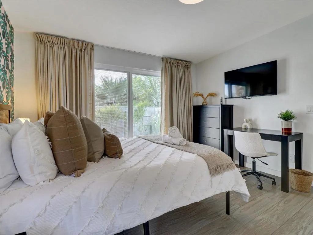 77370 Miles Avenue, Indian Wells, California 92210 home-pic-35