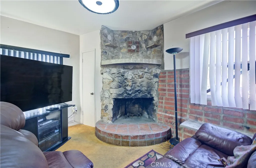 642 E 136th Street, Los Angeles, California 90059 home-pic-14