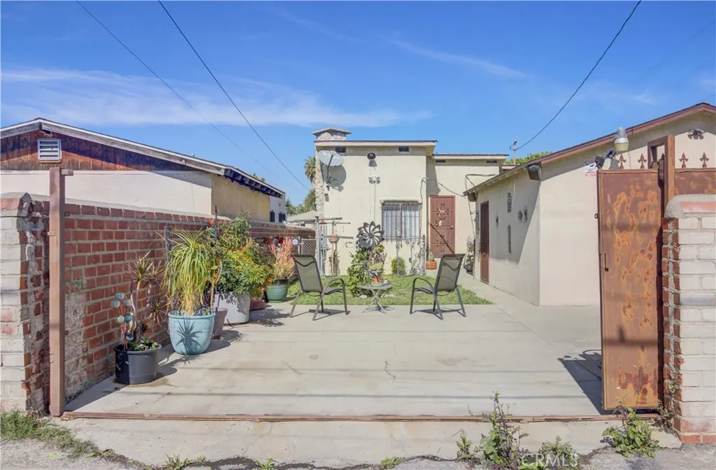 642 E 136th Street, Los Angeles, California 90059 home-pic-16