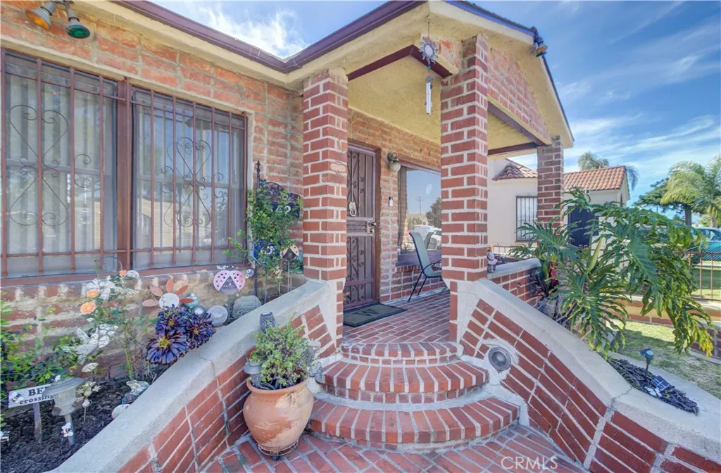 642 E 136th Street, Los Angeles, California 90059 home-pic-3