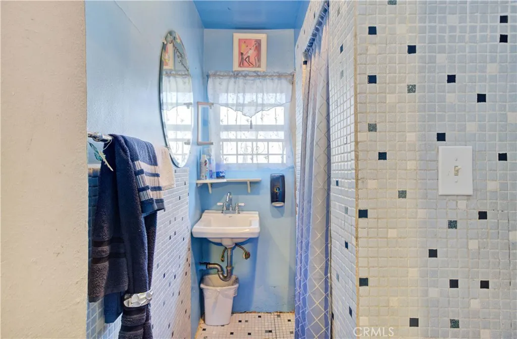 642 E 136th Street, Los Angeles, California 90059 home-pic-13