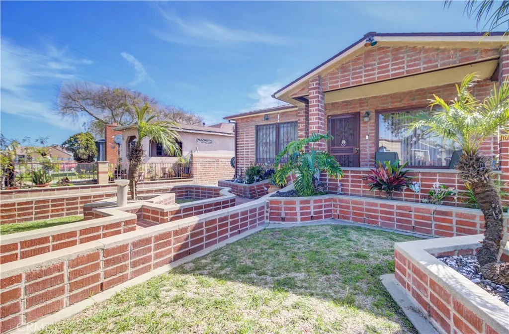 642 E 136th Street, Los Angeles, California 90059 home-pic-4