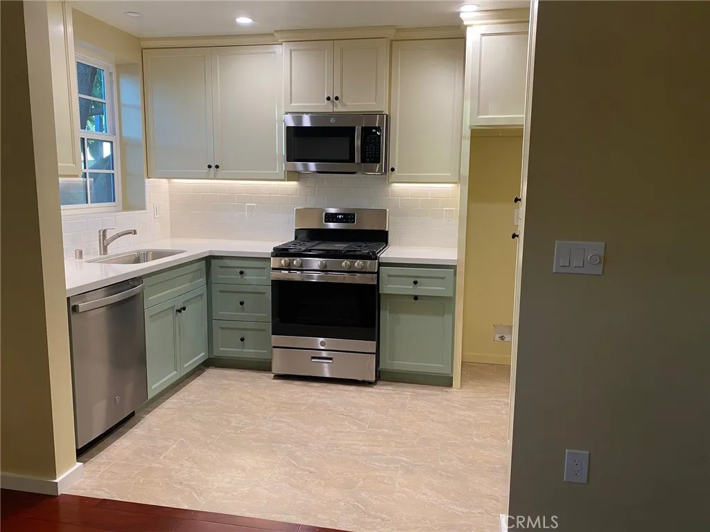 4101 W National, Burbank, California 91505 home-pic-3