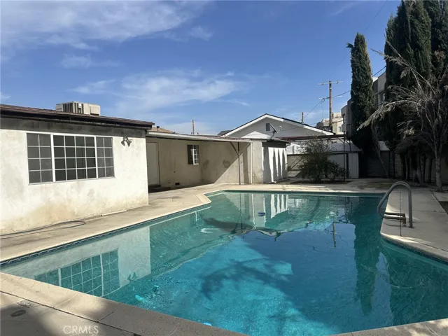 6443 Longridge, Van Nuys, California 91401
