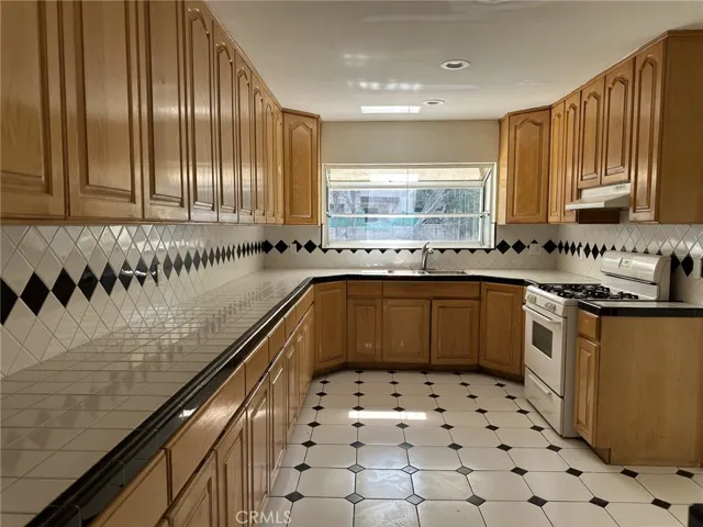 6443 Longridge, Van Nuys, California 91401