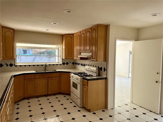 6443 Longridge, Van Nuys, California 91401