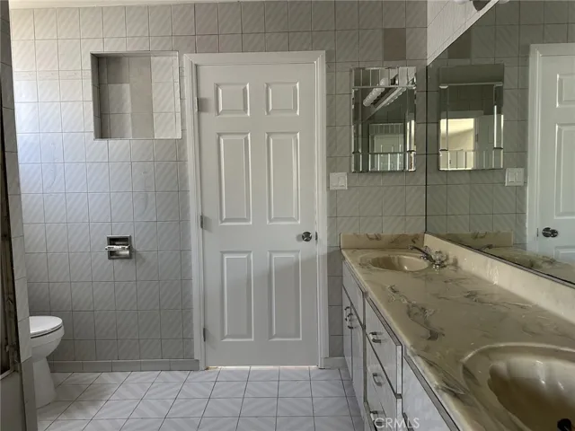 6443 Longridge, Van Nuys, California 91401