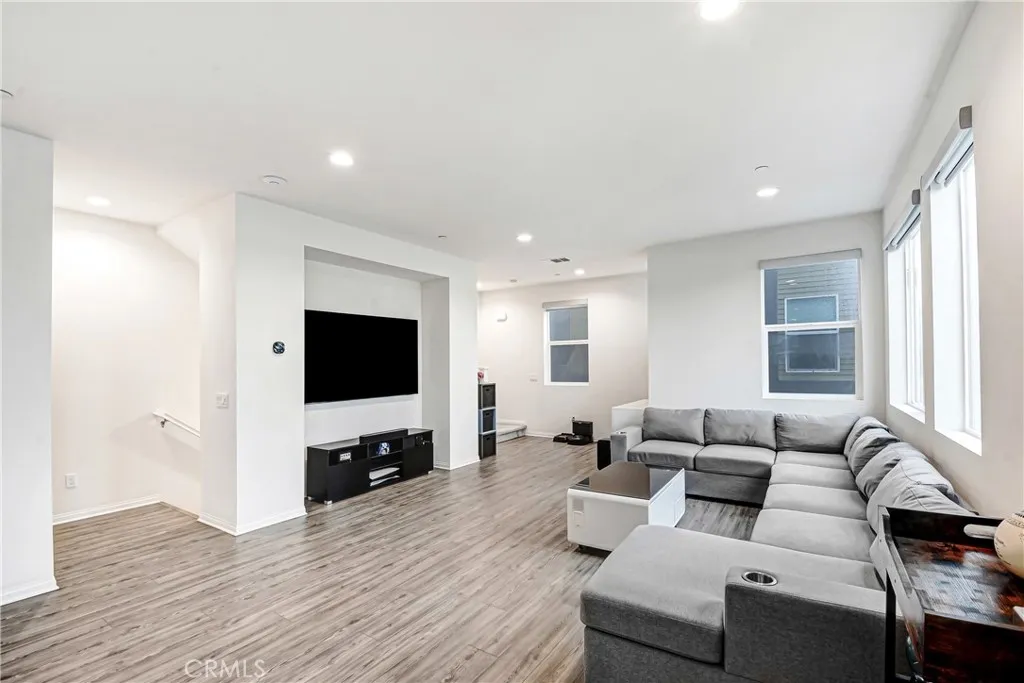 319 N Standard, Santa Ana, California 92701 home-pic-9