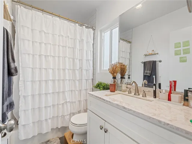 Unit 1, upstairs bath