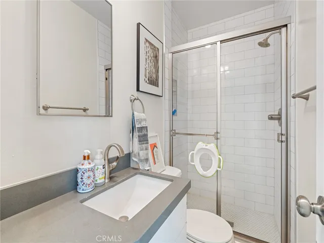 Unit 2, downstairs bath