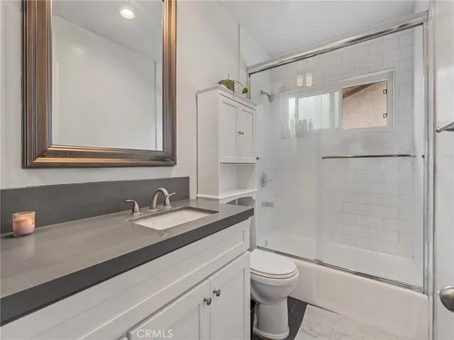 Unit 3, upstairs bath