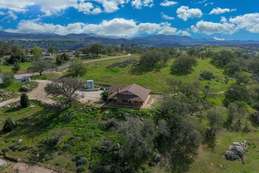 24710 Sutherland Drive, Ramona, California 92065 home-pic-2