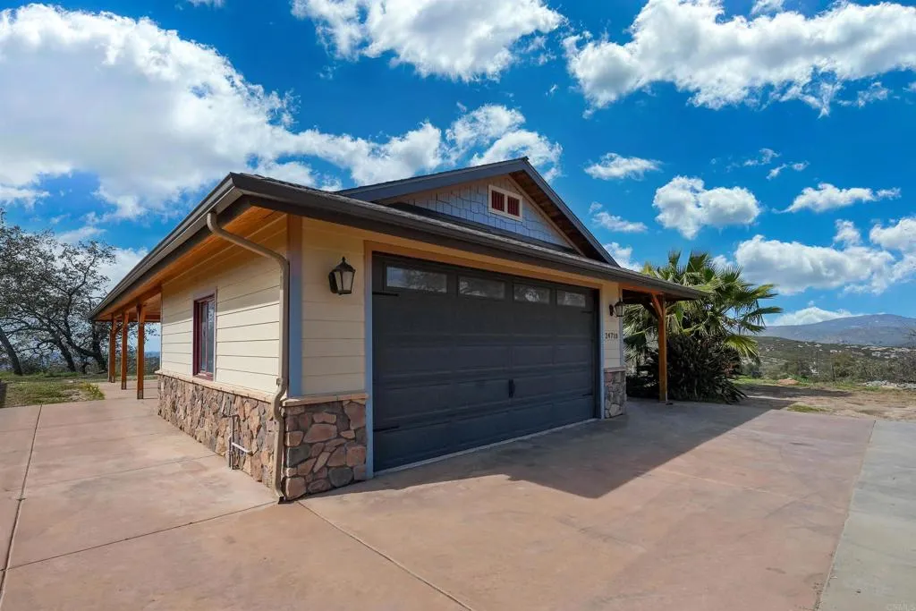24710 Sutherland Drive, Ramona, California 92065 home-pic-9