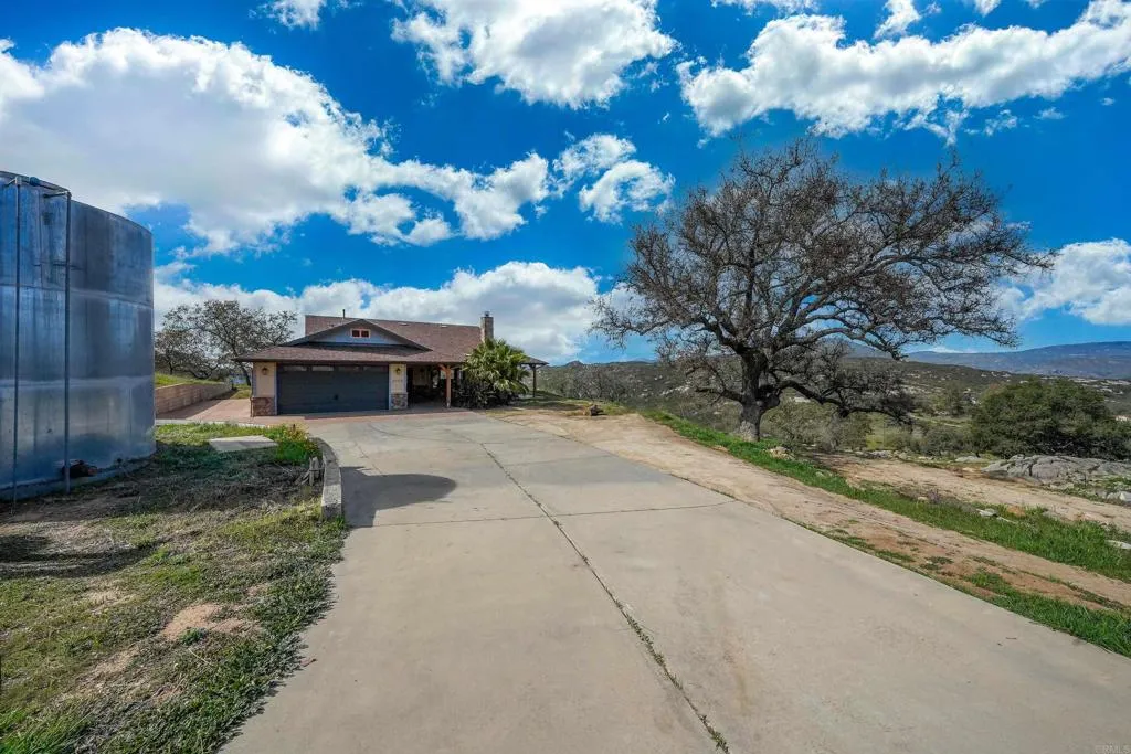 24710 Sutherland Drive, Ramona, California 92065 home-pic-10