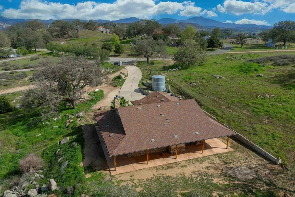 24710 Sutherland Drive, Ramona, California 92065 home-pic-4