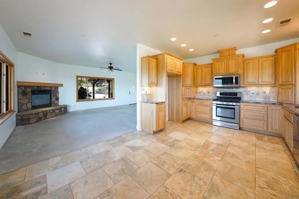 24710 Sutherland Drive, Ramona, California 92065 home-pic-25