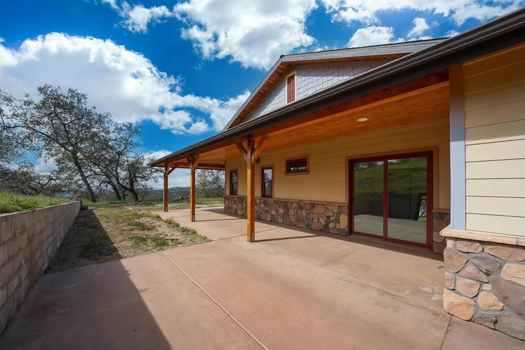 24710 Sutherland Drive, Ramona, California 92065 home-pic-15