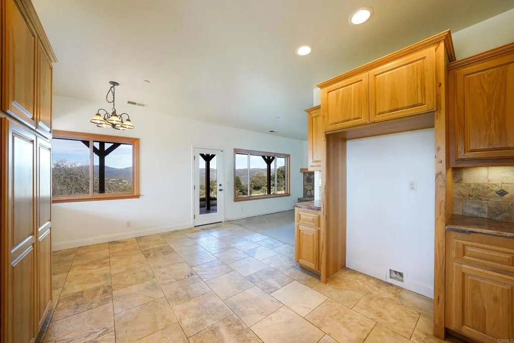 24710 Sutherland Drive, Ramona, California 92065 home-pic-27