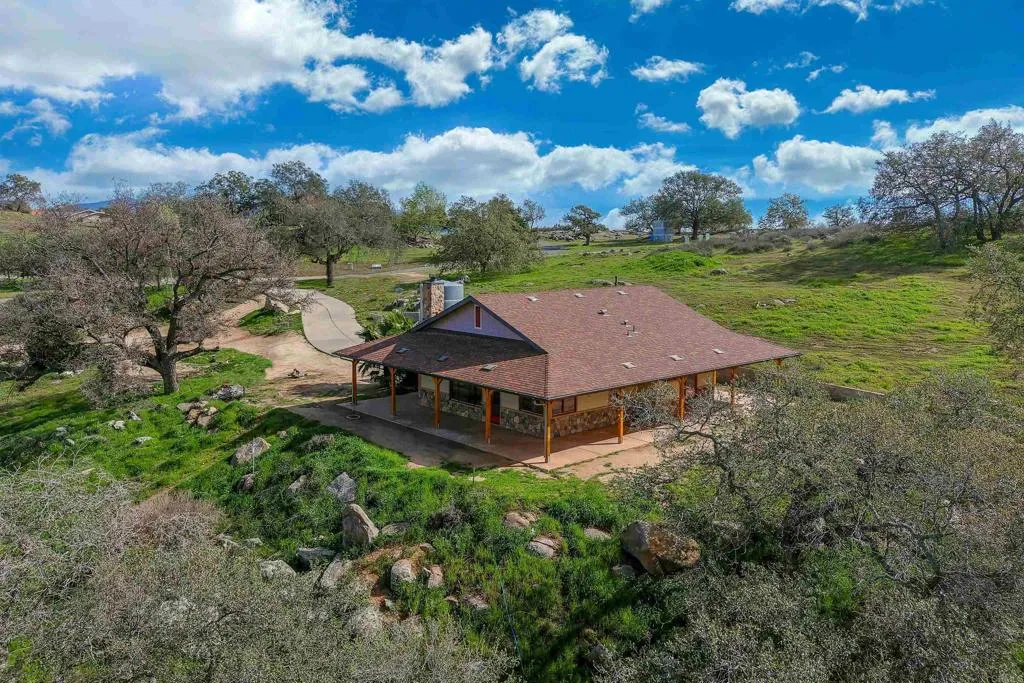 24710 Sutherland Drive, Ramona, California 92065 home-pic-8