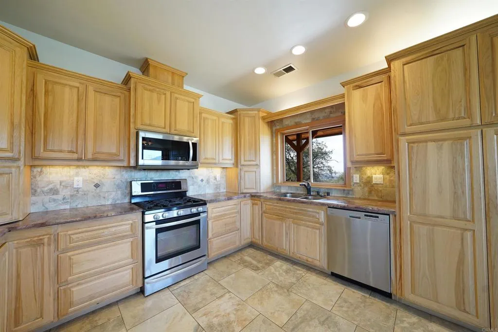 24710 Sutherland Drive, Ramona, California 92065 home-pic-26