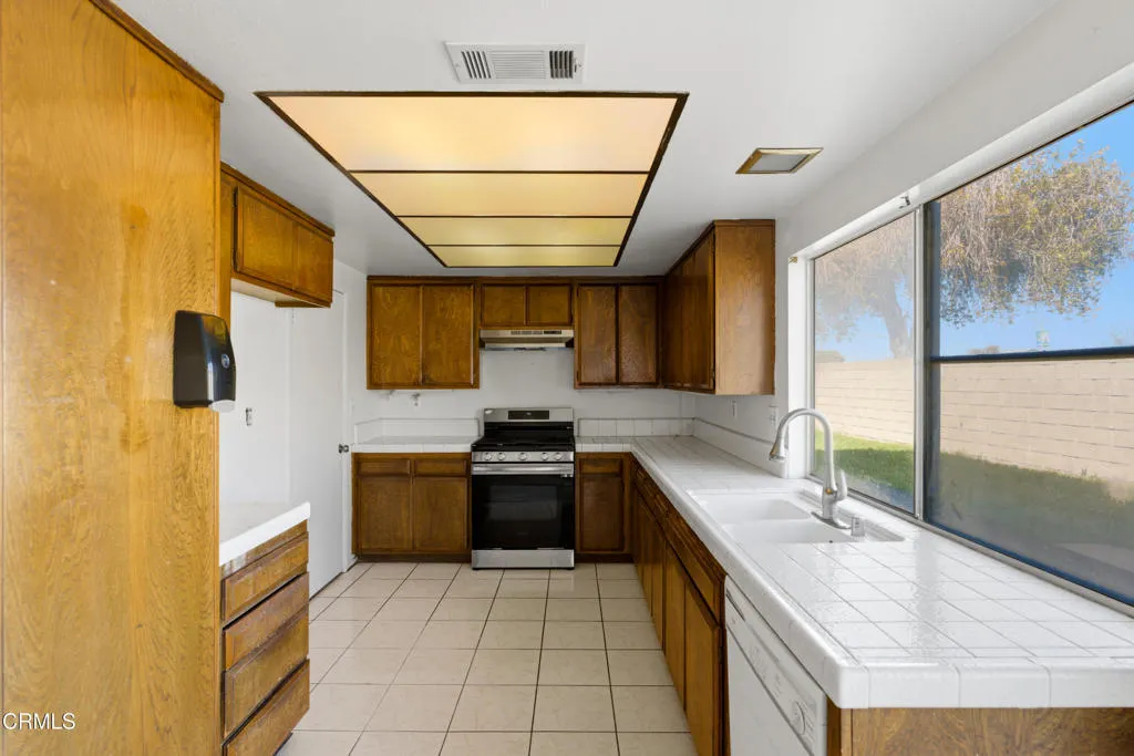 4200 Browning, Oxnard, California 93033 home-pic-3