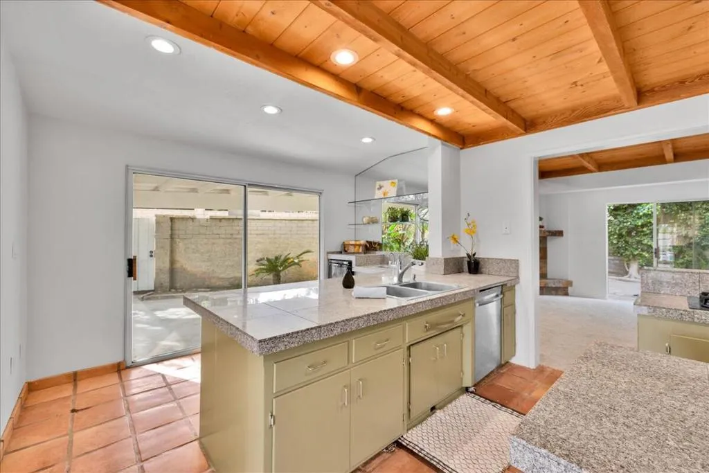 38207 Paradise Way, Cathedral City, California 92234 home-pic-9