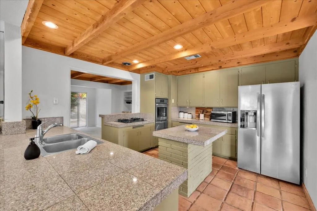 38207 Paradise Way, Cathedral City, California 92234 home-pic-10